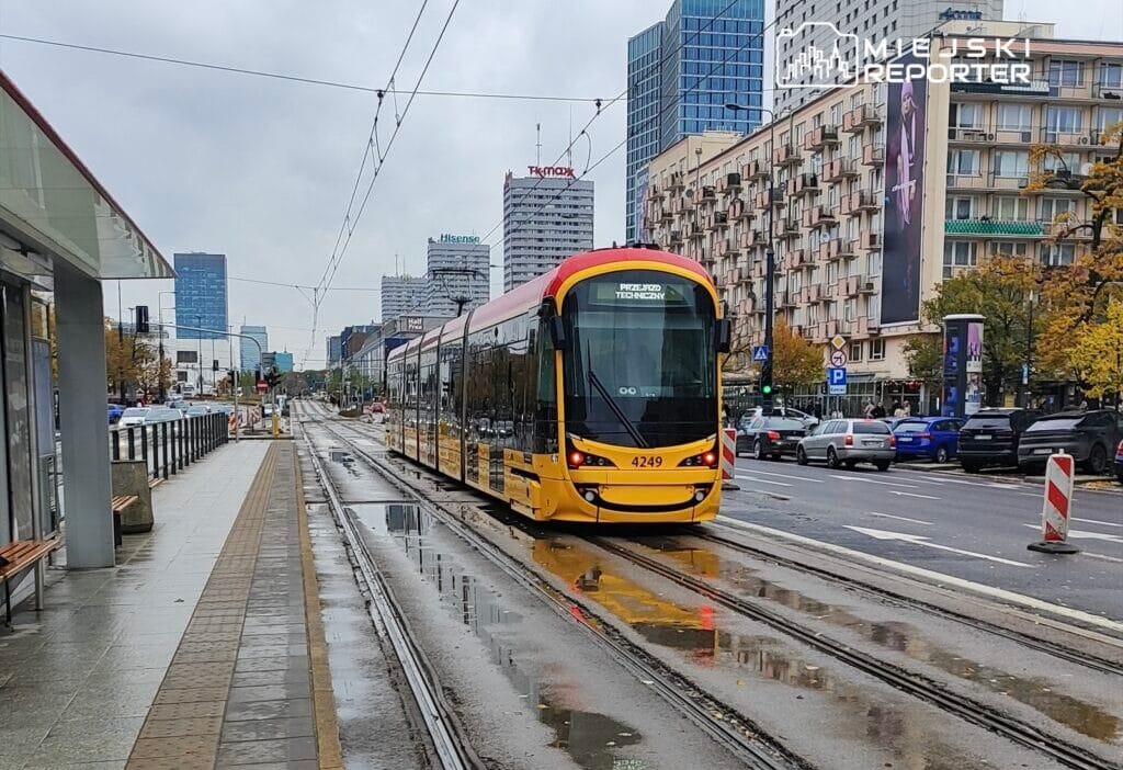 Yesil marszalkowska modernizasyondan sonra 4 15 16 ve 18 numarali hatlar tekrar seferde 16658