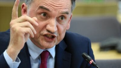 Zbigniew ziobro budapeste de onurlandirilarak karsilandi romanowski nin ayak izlerini takip edecek mi 19942