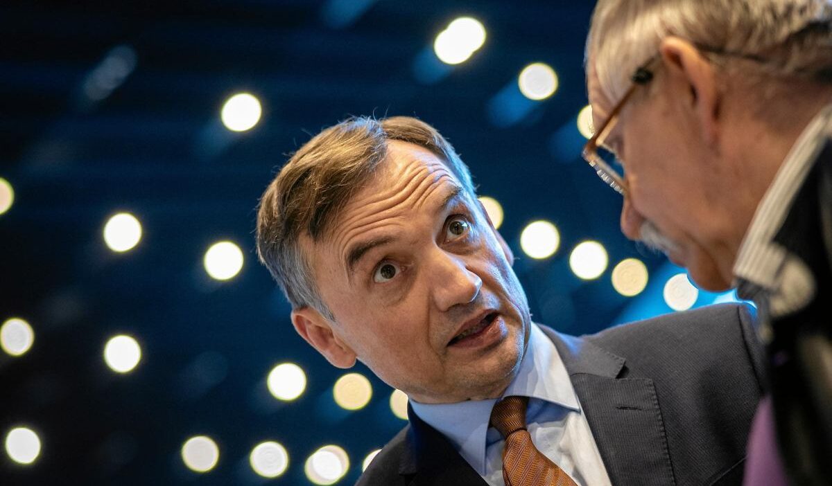 Zbigniew ziobro nun dokunulmazligi sadece aralik ayinda mi kalkacak sejm formaliteleri bekliyor 19966