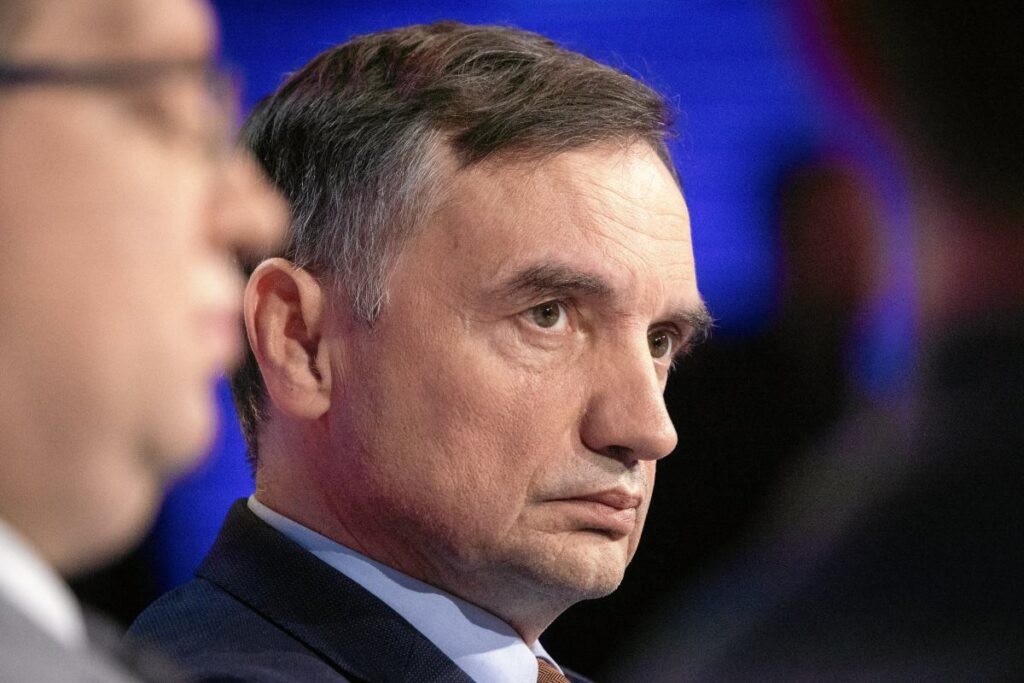 ziobro romanowski nin ayak izlerini takip edip macaristan a mi gidecek nawrocki nin iyiligine guvenebilir 20081