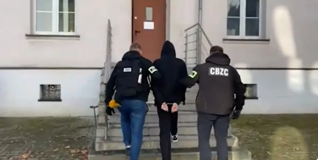 000LXM10N70G8VNO C124