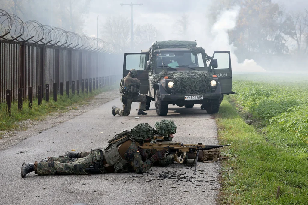 000LYQJEC281JJ69 C124