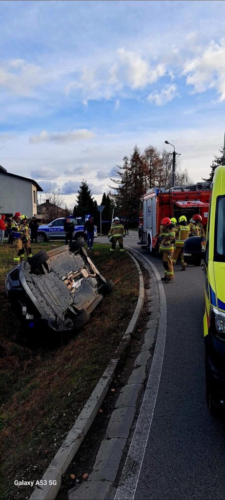 15 yasindaki cocuk ailesinin audi sini aldi birkac dakika sonra arabayi bir hendege surdu yolculuk icin bir arkadasini da yanina almis 23394
