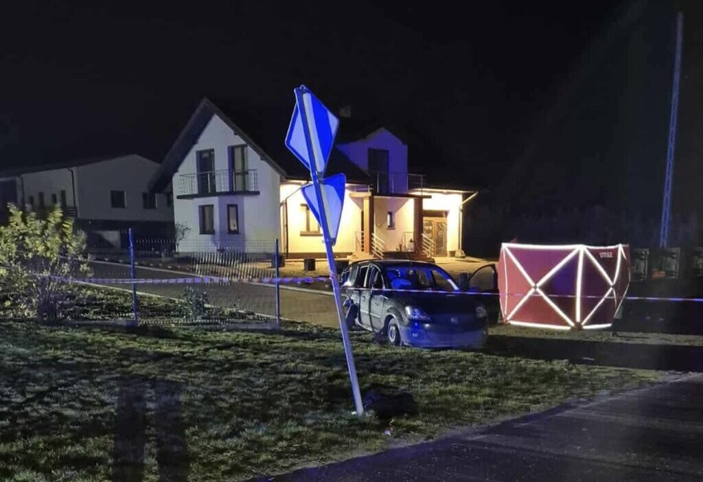 18 yasindaki bir genc gecis hakkini ihlal ederek kazaya neden oldu yolcu oldu iki kisi yaralandi 23587