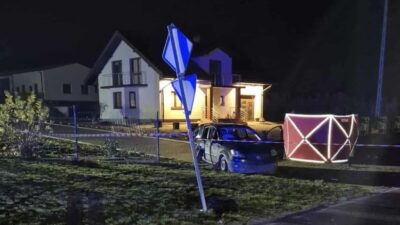 18 yasindaki bir genc gecis hakkini ihlal ederek kazaya neden oldu yolcu oldu iki kisi yaralandi 23587