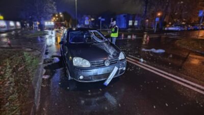 20 yasindaki bir kisi yaya gecidinde 62 yasindaki bir adama carpti adam hastaneye kaldirildi 23940