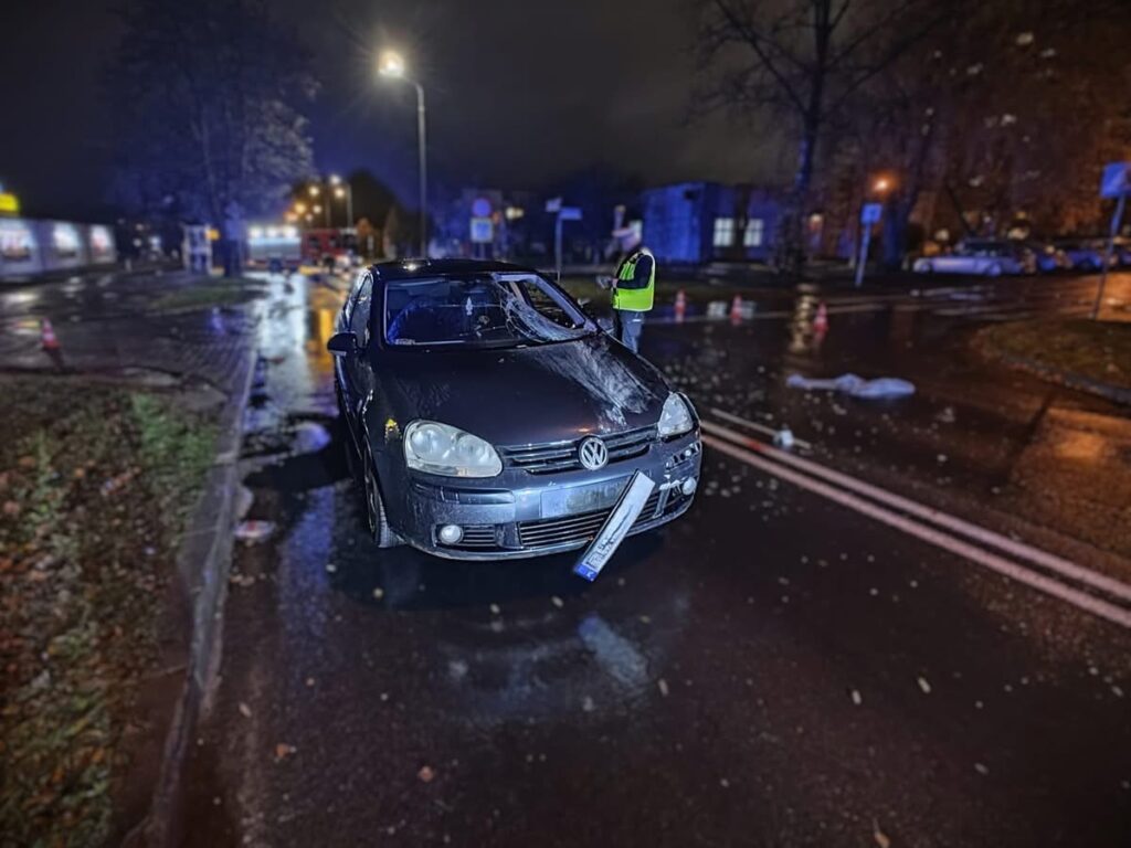 20 yasindaki bir kisi yaya gecidinde 62 yasindaki bir adama carpti adam hastaneye kaldirildi 23940