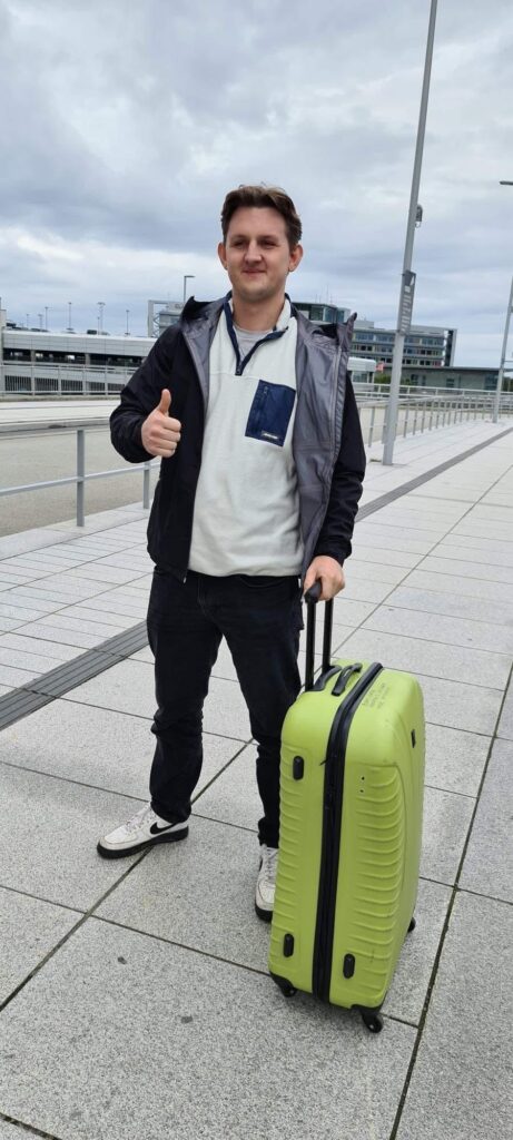 23 yasindaki norvecli bir adam kayboldu sehir merkezindeki vistula bolgesinde bulunan bir kulupten ayrilmis ve duyma yetisini kaybetmistir arama calismalari devam ediyor 25372