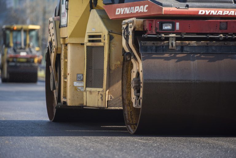 8 gun boyunca engeller yol calismalari p ochoci ska caddesi ndeki asfalti degistirecek 21322