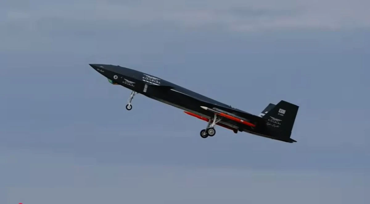 Türk i̇nsansız savaş uçağı kızılelma simüle edilmiş savaşta f-16'yı "vurdu" 1 H1qk9kuturbxy82mtzjmmrmys02mdk0ltq4mjytotrmzi04ymqymdgynmnlmmuuanblz5gvas0esaddw94aaaewbq