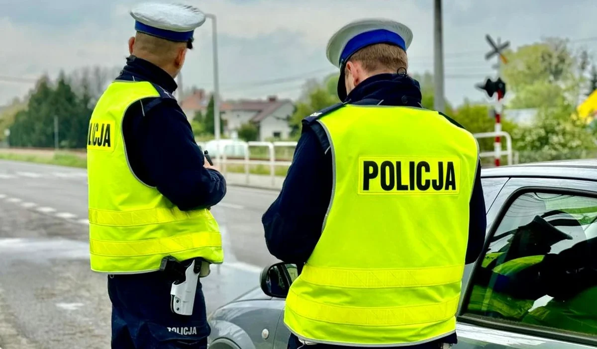 Polonya'da yeni trafik yasası yürürlüğe girdi: ehliyete el koyma yetkisi genişletildi, gençlere yeni düzenlemeler 1 Pwyk9kuturbxy9jnjy4otgwoc1hmmnhltrmntetotmzny0xmmyxmtdknweyotuuanblz5gvas0esaddw94aaaewbq