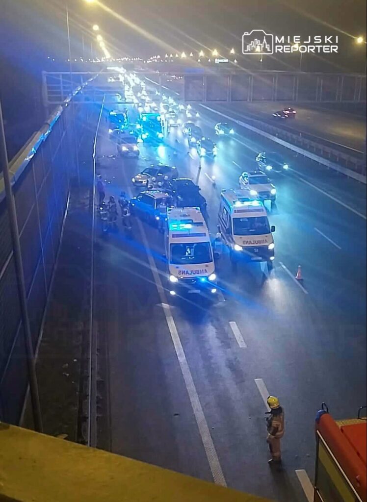 a2 otoyolunda serit degistirirken uc arac carpisti surucu para cezasina carptirildi 26721
