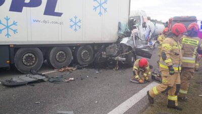 A2 otoyolunda tehlikeli kaza. Lpr helikopteri iniş yaptı. "kabin ezildi". 3 A2 otoyolunda tehlikeli kaza lpr helikopteri inis yapti kabin ezildi 24855