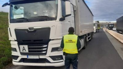 A4 uzerinde kamyonculari durdurdular kas almanya dan polonya ya ne tasindigini acikladi 20896