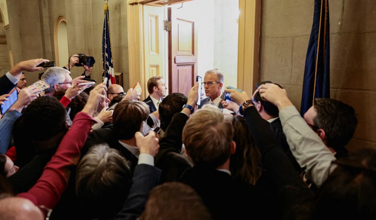 Abd de kapanmanin sona erdirilmesi konusunda onemli bir gelisme sekiz demokrat fikir degistirdi acinasi 22401