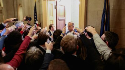 Abd de kapanmanin sona erdirilmesi konusunda onemli bir gelisme sekiz demokrat fikir degistirdi acinasi 22401