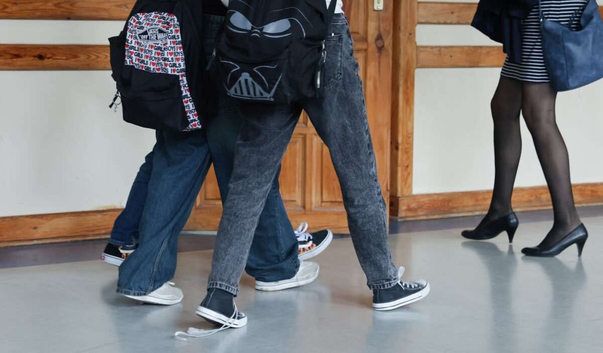 Abw yi aradi bir ogrenci okulda silahli saldiri planliyor oldurmek istiyorum en iyi duygu 26386