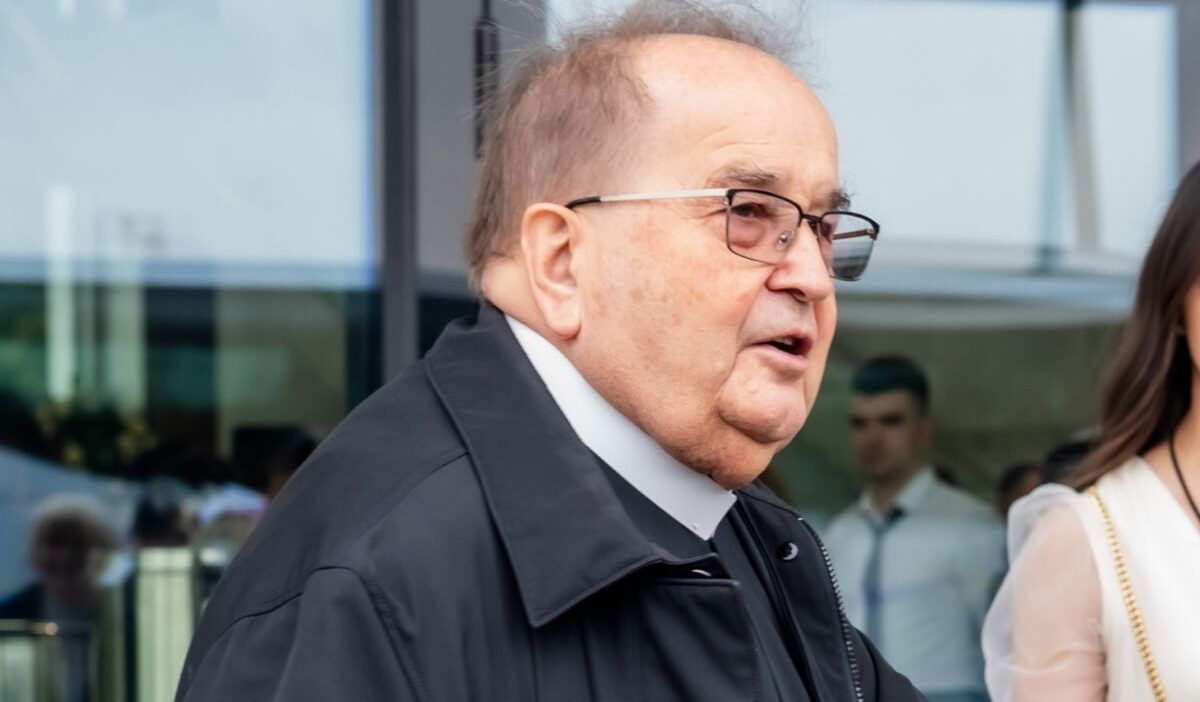 Adalet fonu. Cba yine fr rydzyk'in vakfında. "kutsal hiçbir şey yoktur". 1 Adalet fonu cba yine fr rydzyk in vakfinda kutsal hicbir sey yoktur 25827