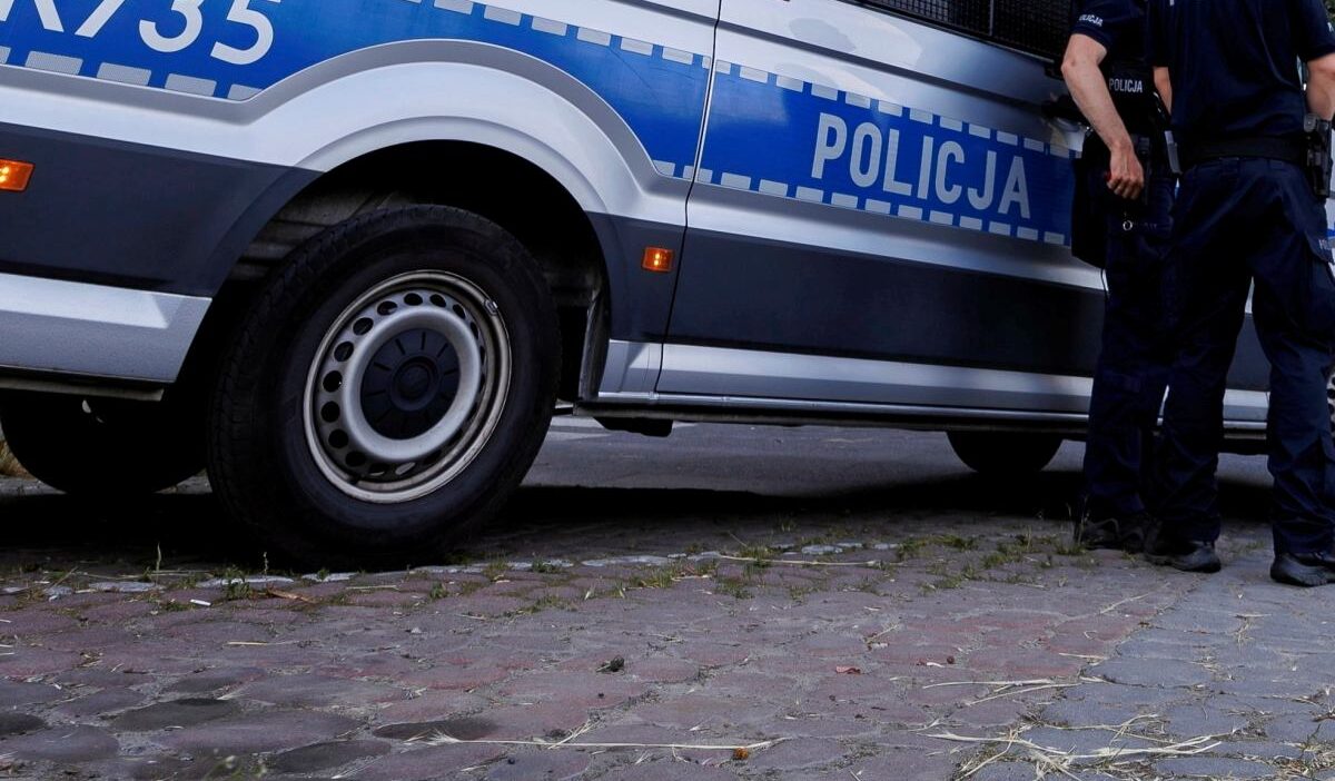 Aile ici bir mudahale sirasinda bir polis memuruna bicakla saldirdi saldirgan oldu 22215