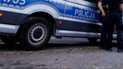 Aile ici bir mudahale sirasinda bir polis memuruna bicakla saldirdi saldirgan oldu 22215