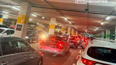 Alisveris merkezlerinde rekor trafik sikisikligi vatandaslar arkadia cevresinde yaklasik 4 er saat bekliyor 22404