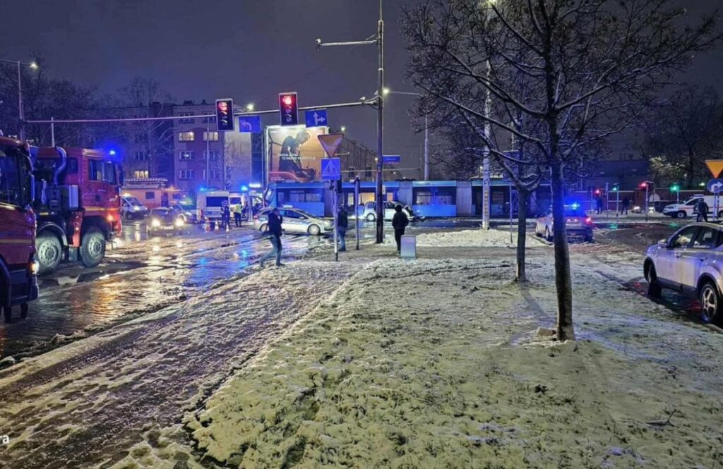 araba tramvaya carpti yaralilar var suc niteligi 25679