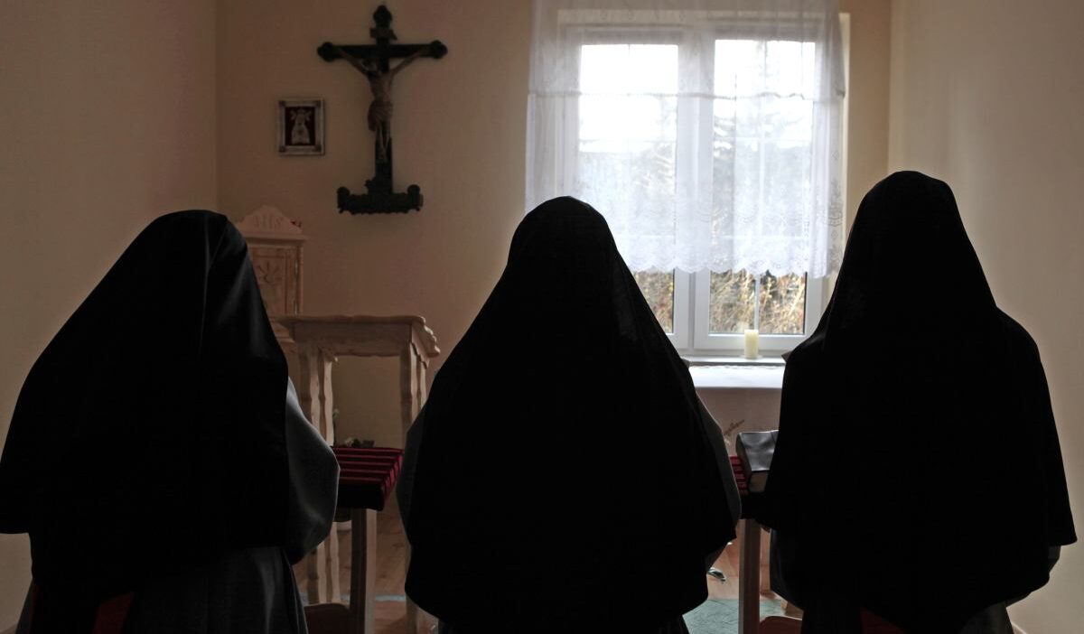 Asi rahibeler huzurevinden kacti kilise onlara bir ultimatom verdi 26414
