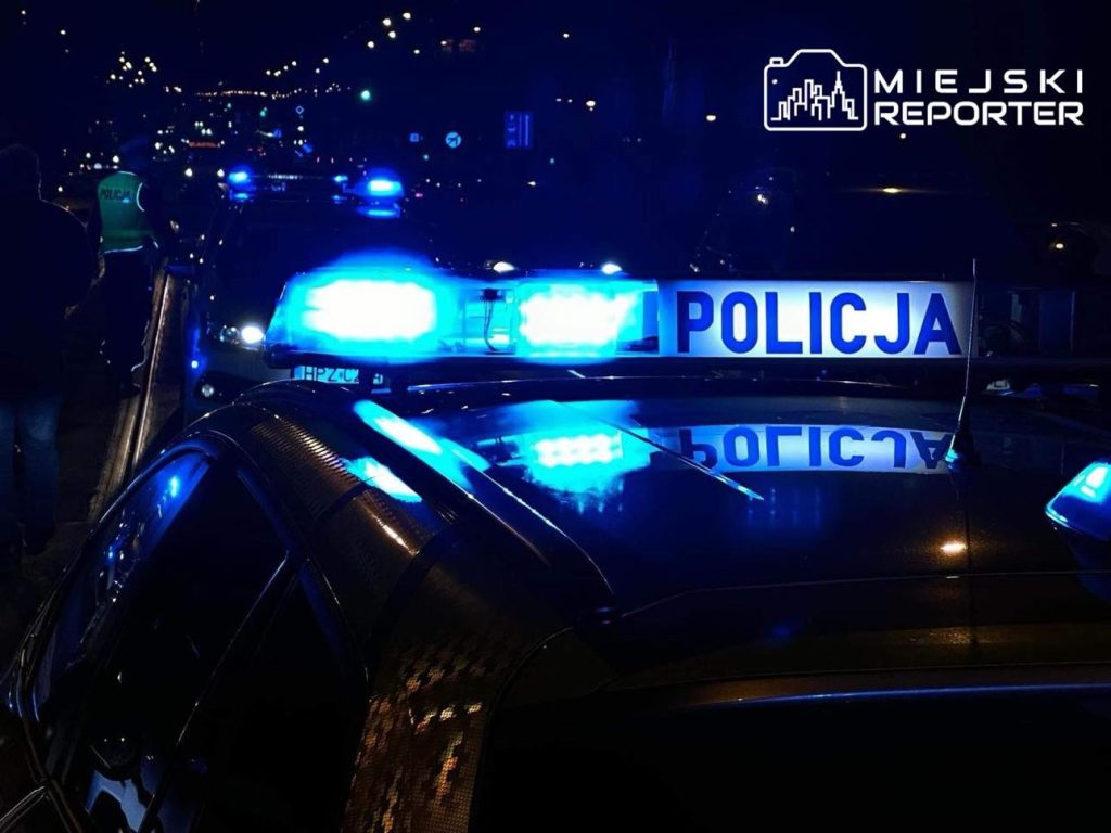 audi kullanan 17 yasindaki bir genc bir hendege girdi arabada toplam dort sarhos genc vardi surucu binde 1 5 promil alkollu cikmistir 23346