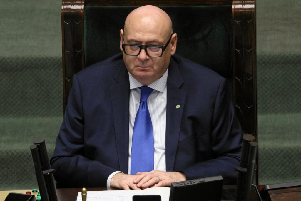 avci arastirmasi zgorzelski halkin bir kisminin silahsizlandirilmasi ve egitim eksikligi konusunda gurledi 26006