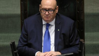 Avci arastirmasi zgorzelski halkin bir kisminin silahsizlandirilmasi ve egitim eksikligi konusunda gurledi 26006