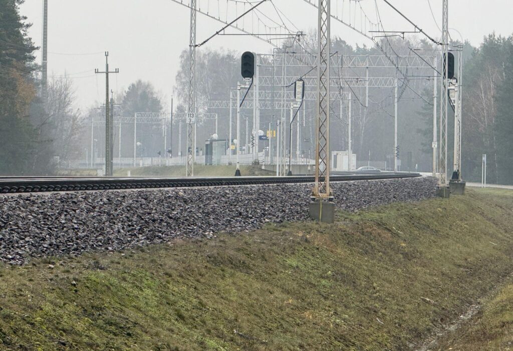 Ayni demiryolu hattinda baska bir olay hasarli havai hat cb p ve abw olay yerinde aktif durumdalar 23679