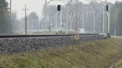 Ayni demiryolu hattinda baska bir olay hasarli havai hat cb p ve abw olay yerinde aktif durumdalar 23679