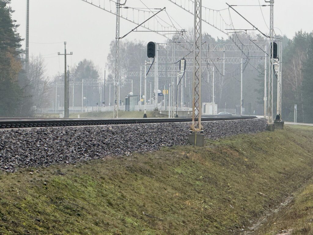 ayni demiryolu hattinda baska bir olay hasarli havai hat cb p ve abw olay yerinde aktif durumdalar 23679