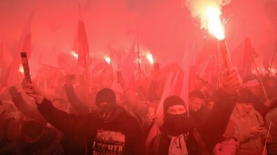 Bagimsizlik yuruyusu nun bir ozeti var 40 tutuklu ve 820 parca piroteknik malzeme 22592