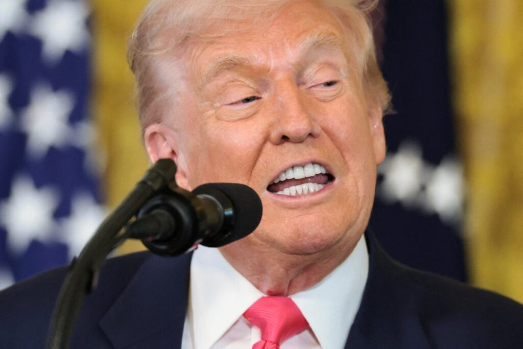 bbc trump tan ozur diledi ancak tazminat beklentisi yok bir milyar dolar tehlikede 23106