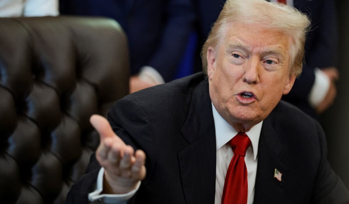 Bbc yoneticileri istifa etti arka planda donald trump hakkinda bir belgesel 22212