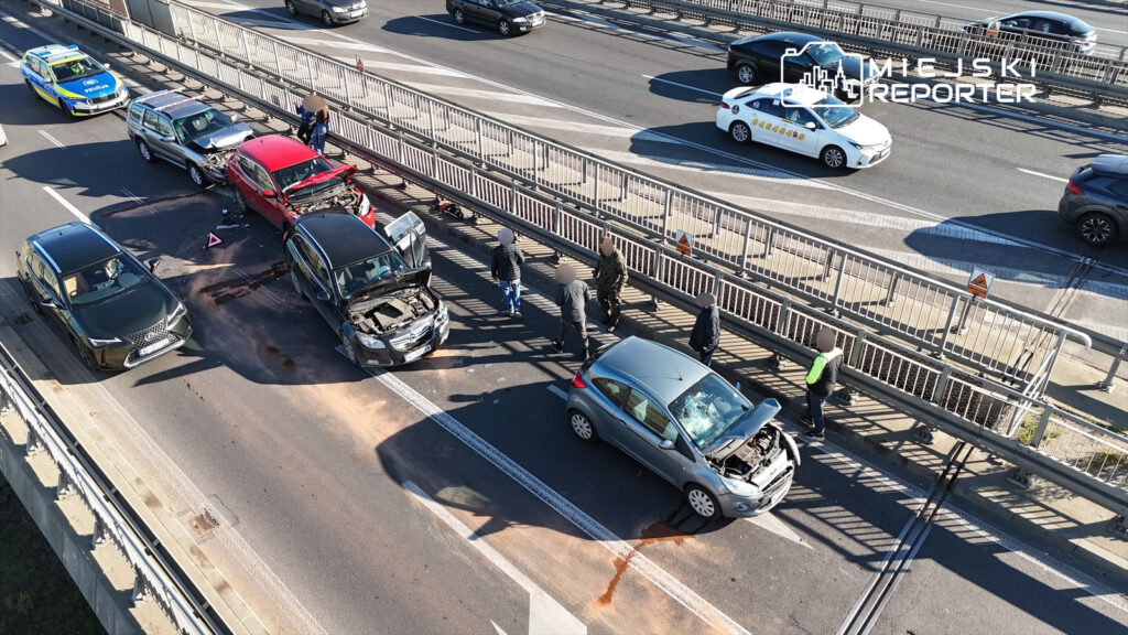 Beş aracın karıştığı bir çarpışmanın ardından trasa toruńska'da most grota yönünde zorluklar yaşanıyor 1 Bes aracin karistigi bir carpismanin ardindan trasa toru ska da most grota yonunde zorluklar yasaniyor 20581