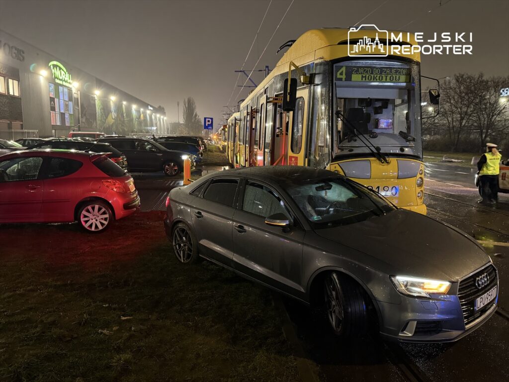 bialoleka da bir tramvay ile audi carpisti surucu hastanede 25857