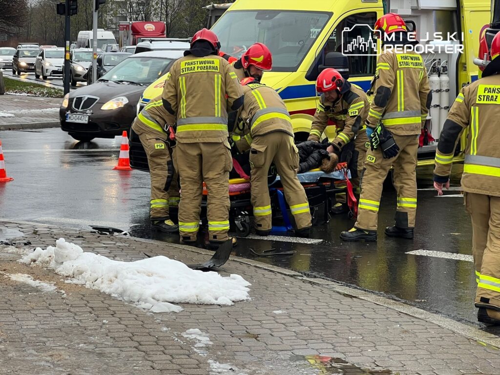 bielany de ciddi kaza gecit kapandi uc kisi hastanede 25710