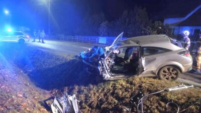 Bir binek arac ile bir kamyon kafa kafaya carpisti 22 yasinda bir adam hayatini kaybetti yol kapatildi 23573