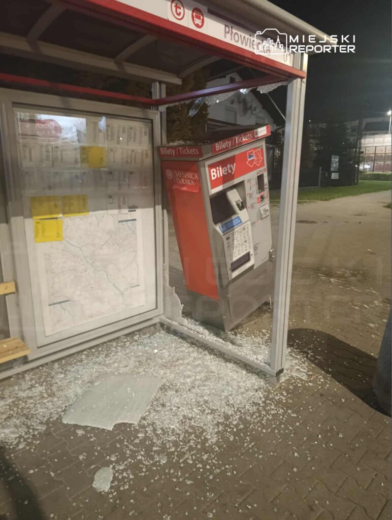 bir bmw surucusu bilet makinesine cop kutusuna ve otobus duragina carpmistir olay yerinden uzaklasti ancak ruhsatini kaybetti 21164