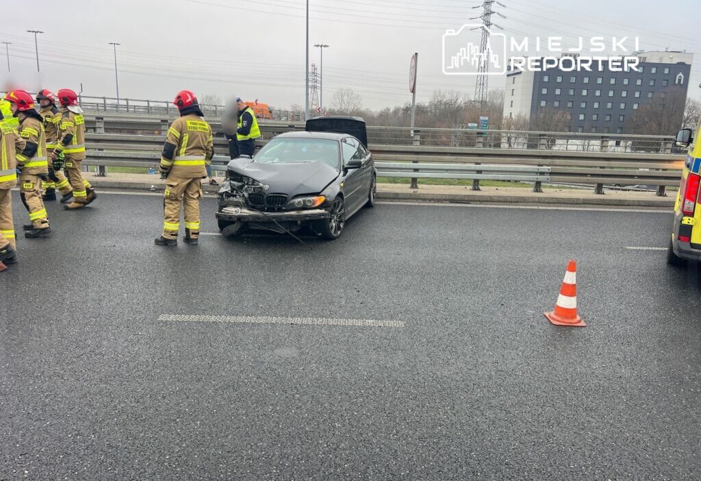 Bir bmw surucusu modli ska ya giden s8 yolu cikisinda bariyerlere carpti buyuk trafik engelleri 26469