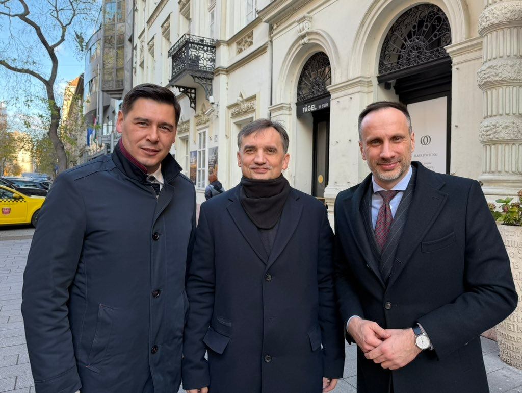 bir daha geri gelmeyecek misiniz budapeste de hukuk ve adalet milletvekillerinin fotografinin yayinlanmasinin ardindan internet karisti 26061