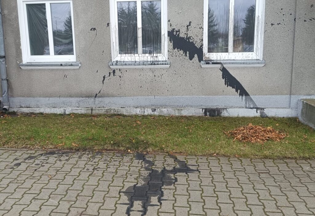 Bir dis cepheye zarar verdi 2 saat sonra vandal kelepcelenmisti bile 21542