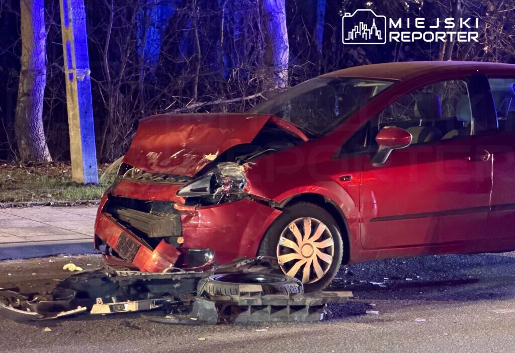 Bir fiat surucusu targ wek te bir renault nun arkasina carpti surucu ve yolcu yaya olarak kacti 23391