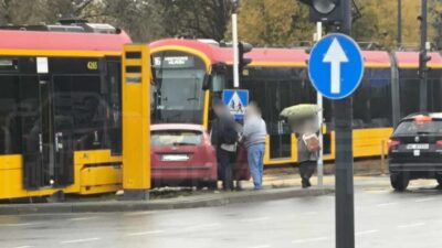 Bir ford surucusu mokotow da tramvayin altina girdi 20872