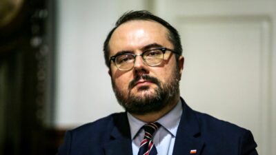 Bir hukuk ve adalet milletvekili, dışişleri bakanlığı sözcüsüne çıkıştı. Bakanlık sözcüsü cevap verdi. "sikorski ağır sıklettir". 4 Bir hukuk ve adalet milletvekili disisleri bakanligi sozcusune cikisti bakanlik sozcusu cevap verdi sikorski agir siklettir 25748