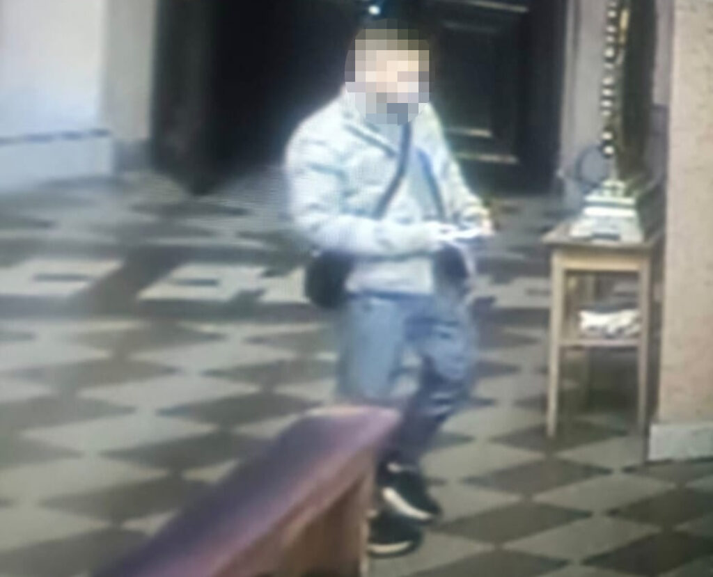 bir kilise kumbarasindan 4 000 pln caldi fail ostroleka suclularinin elinde 24184