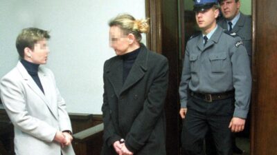 Bir okul ofisinde suc ogretmen duzinelerce darbe aldi 23636