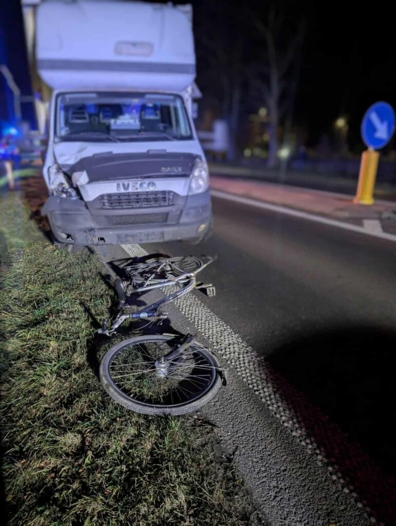 bir olumlu kaza daha yaya gecidinde bir minibusun carptigi bisikletli oldu 22994